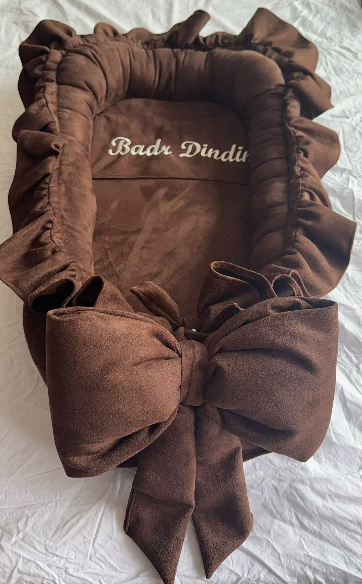 Gepersonaliseerd babynestje van suède